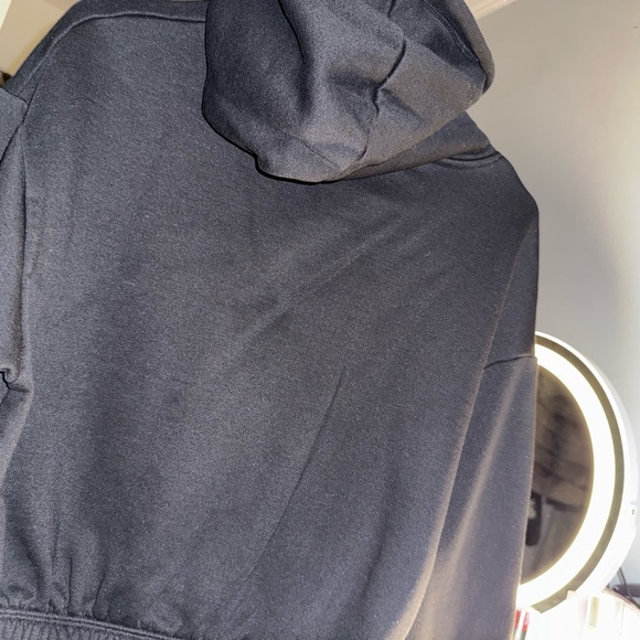 Cropped Zara Black Hooded Sweater - Picture 10 of 11
